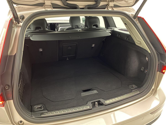 Volvo V60 CC B4 AWD MOMENTUM REZERVACE 2.0 CC CC Momentum