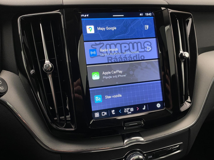 Volvo XC60 T6 AWD PLUG-IN REZERVACE