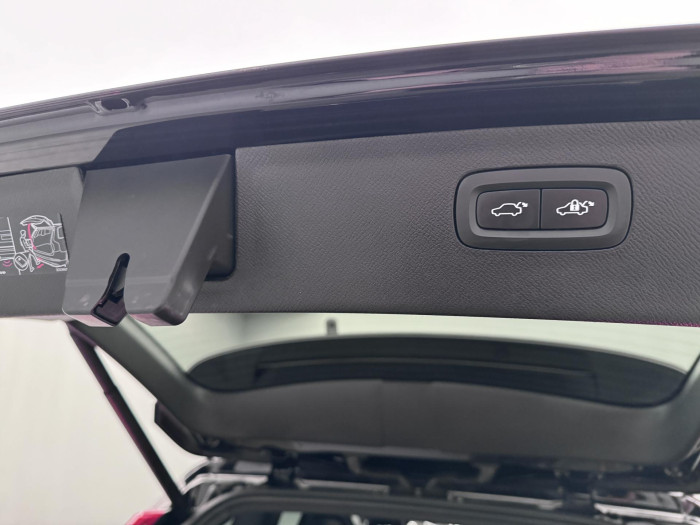 Volvo XC90 B5 AWD R-DESIGN REZERVACE