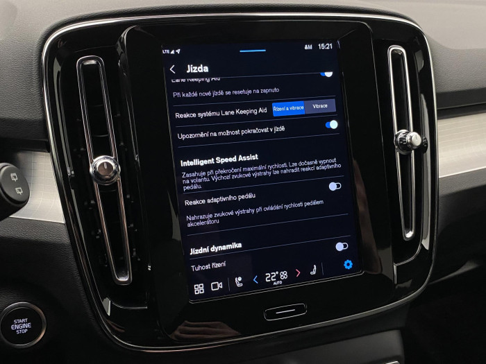 Volvo XC40 B3 DARK PLUS AUT CZ