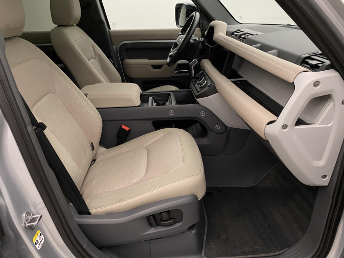 Land Rover Defender P400 SE AWD AUT REZERVACE 3.0 SE