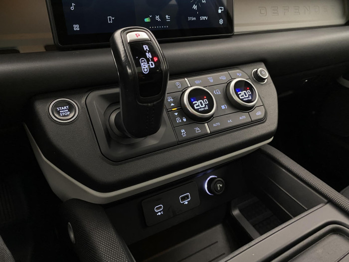 Land Rover Defender 110 P400 HSE AWD REZERVACE