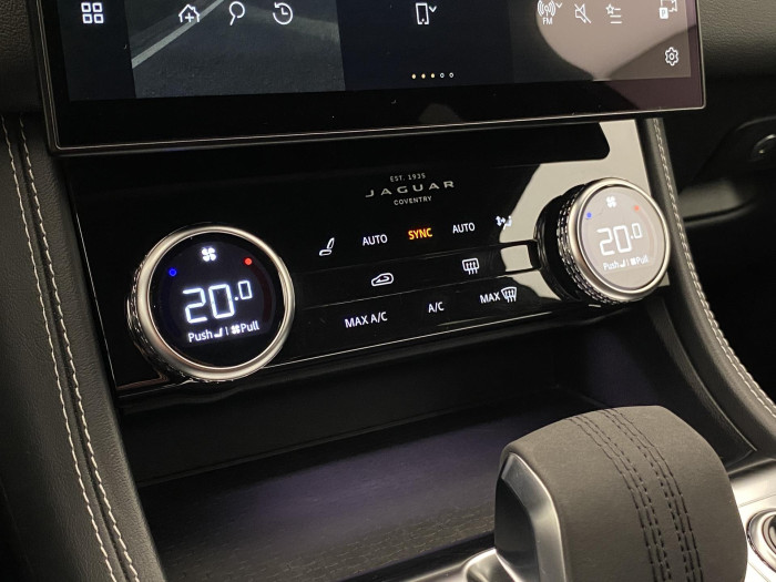 Jaguar F-Pace D200 AWD R-DYNAMIC  REZERVACE 2.0 d Dynamic