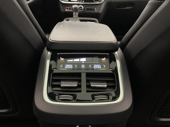 Volvo V90 D5 AWD R-DESIGN REZERVACE 2.0 d