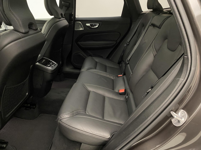 Volvo XC60 B5 AWD ULTRA DARK AUT CZ 1.maj