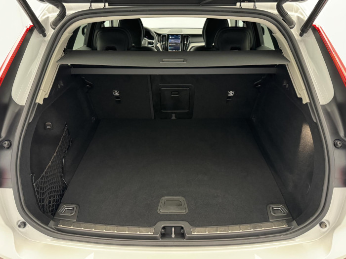 Volvo XC60 B4 AWD PLUS DARK AUT
