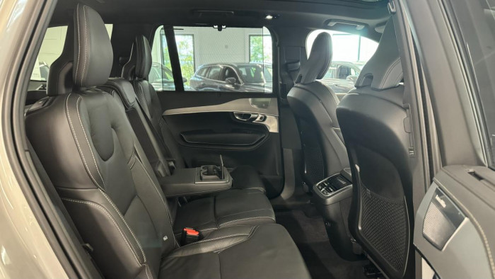 Volvo XC90 B5 AWD ULTIMATE DARK REZERVACE
