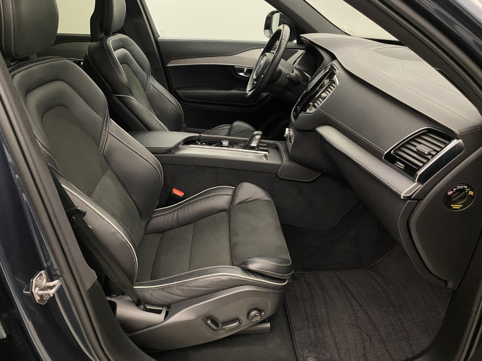 Volvo XC90 B5 AWD R-DESIGN AUT REZERVACE