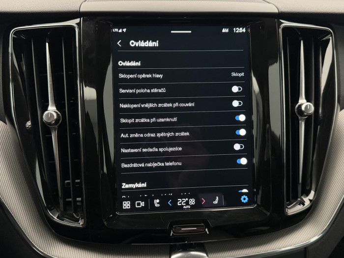 Volvo XC60 B4 AWD PLUS DARK CZ 1.maj