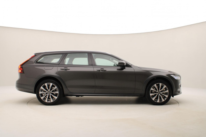 Volvo V90 CC B4 AWD PLUS AUT CZ 1.maj