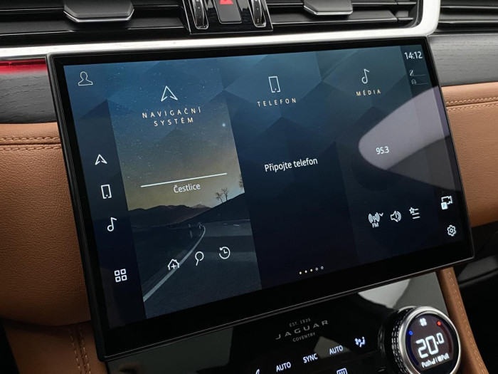 Jaguar F-Pace D200 AWD R-DYNAMIC REZERVACE 2.0 d Dynamic