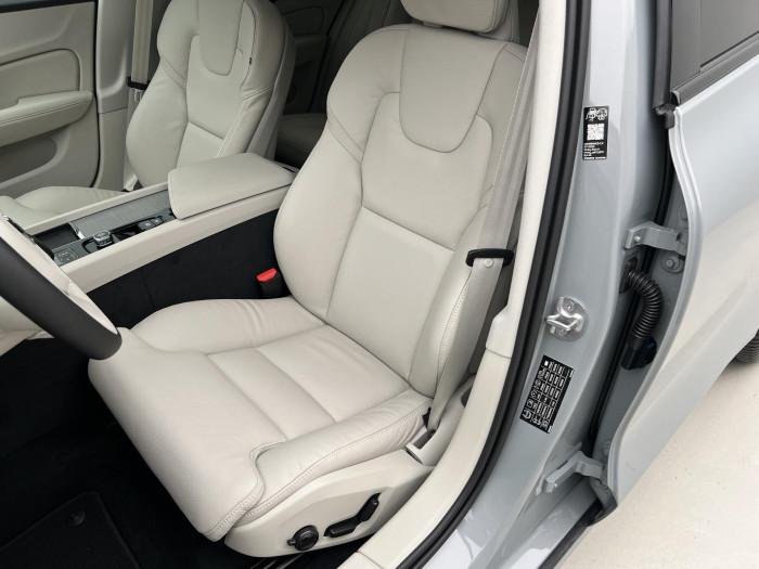 Volvo V60 B4 DARK PLUS