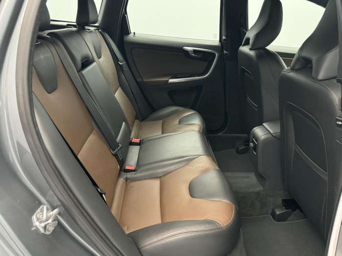 Volvo XC60 D4 AWD SUMMUM AUT REZERVACE 2.4 d Summum