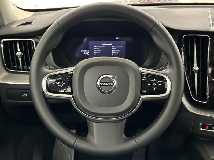 Volvo XC60 B4 AWD PLUS DARK REZERVACE 2.0 Plus