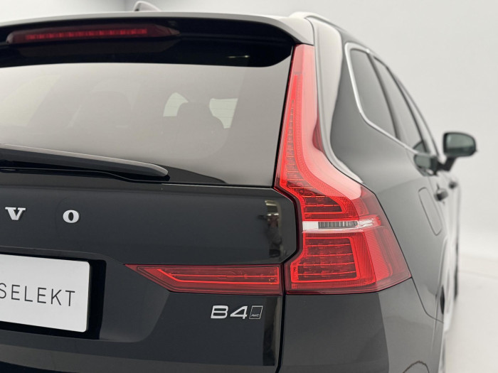 Volvo XC60 B4 AWD PLUS DARK AUT