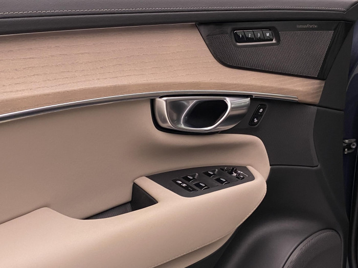 Volvo XC90 T8 AWD RECHARGE DARK ULTRA 7