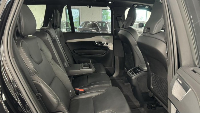 Volvo XC90 B5 AWD ULTIMATE REZERVACE