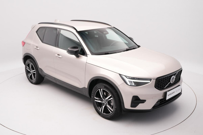 Volvo XC40 B3 DARK PLUS AUT REZERVACE