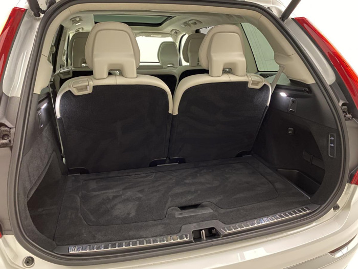 Volvo XC90 B5 AWD ULTIMATE REZERVACE