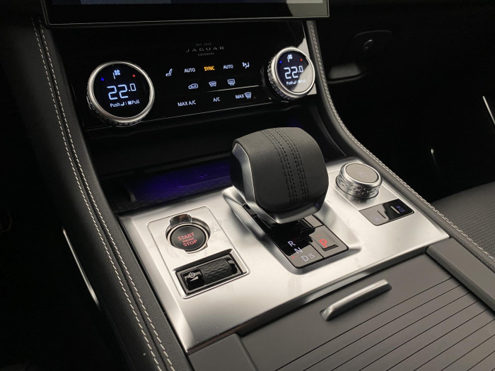 Jaguar F-Pace P250 SE AWD AUT REZERVACE 2.0 SE