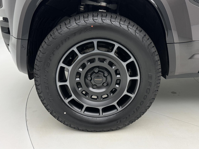 Land Rover Defender OCTA P635