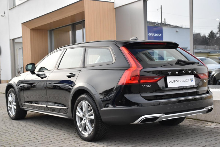 Volvo V90 D4 AWD MOMENTUM REZERVACE 2.0 d Momentum
