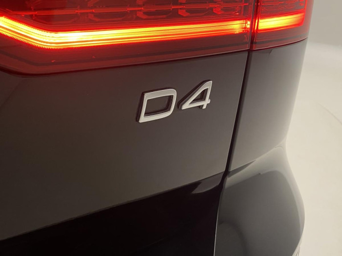Volvo V60 D4 MOMENTUM 1.maj. REZERVACE 2.0 d Momentum