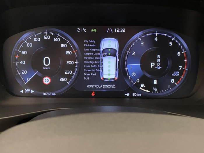 Volvo XC40 B4 MOMENTUM AUT REZERVACE 2.0 Momentum