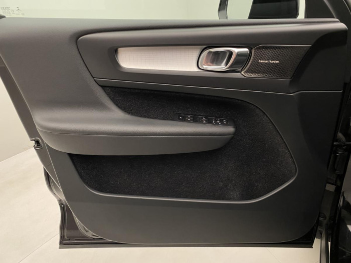 Volvo XC40 T5 AWD MOMENTUM REZERVACE 2.0 Momentum