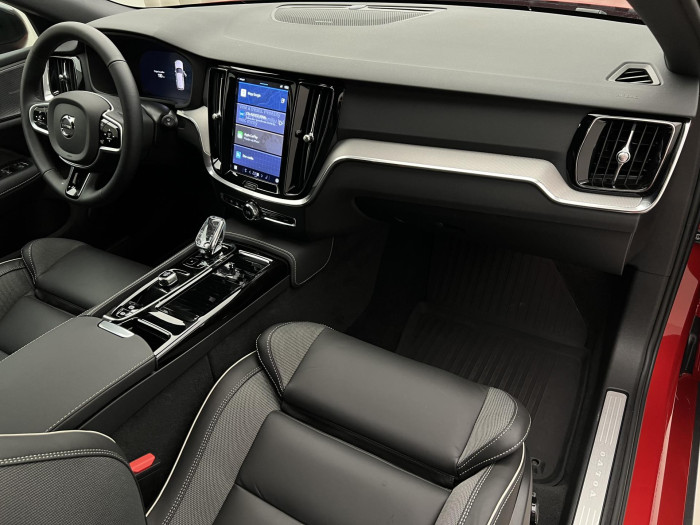 Volvo V60 T6 AWD AUT RECHARGE DARK PLUS