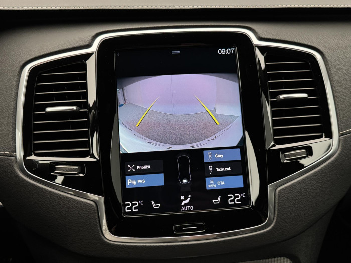 Volvo XC90 B5 AWD R-DESIGN REZERVACE