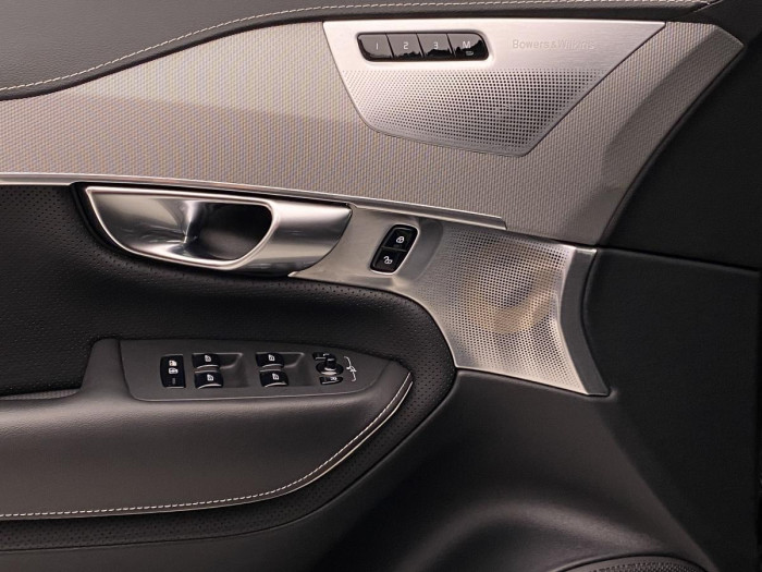 Volvo XC90 D5 AWD R-DESIGN REZERVACE 2.0 d