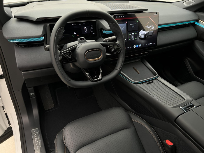 Lynk & Co 08 MORE PHEV