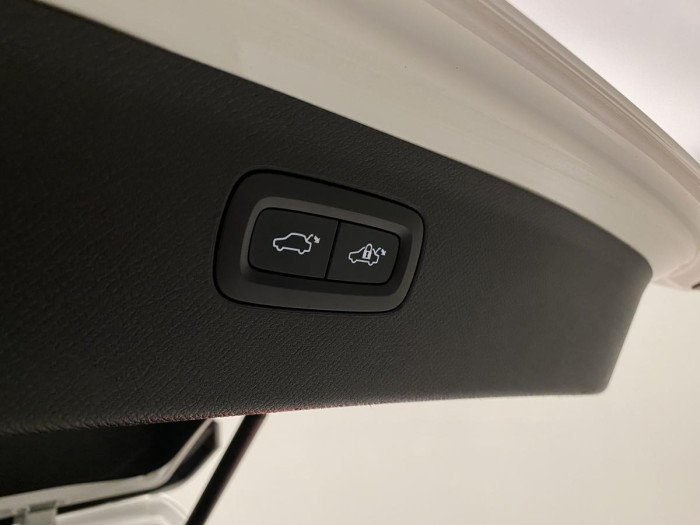 Volvo XC90 D5 AWD R-DESIGN AUT REZERVACE 2.0 d