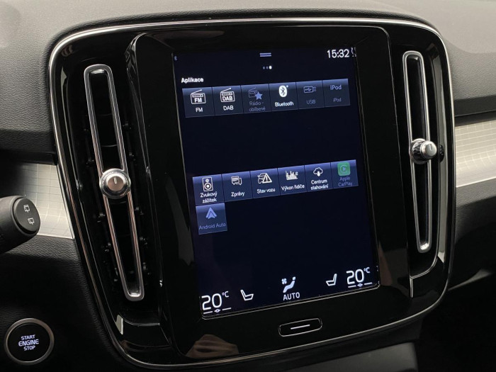 Volvo XC40 B4 AWD MOMENTUM AUT REZERVACE 2.0 Momentum