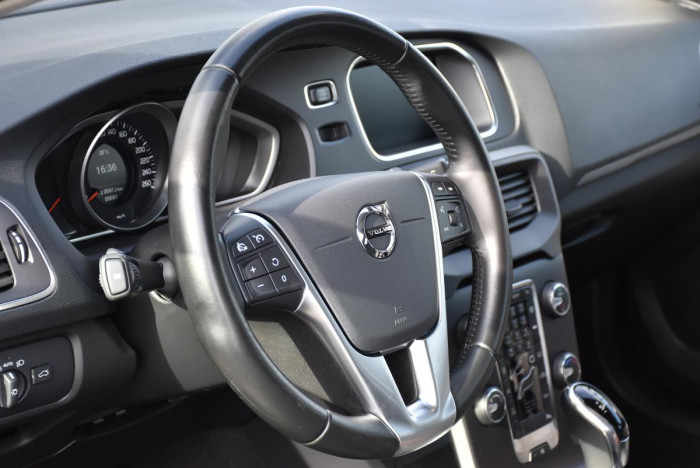 Volvo V40 D2 BLACK EDITION REZERVACE 2.0 d Edition
