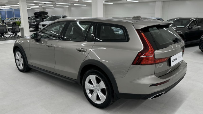 Volvo V60 CROSS COUNTRY B4 REZERVACE