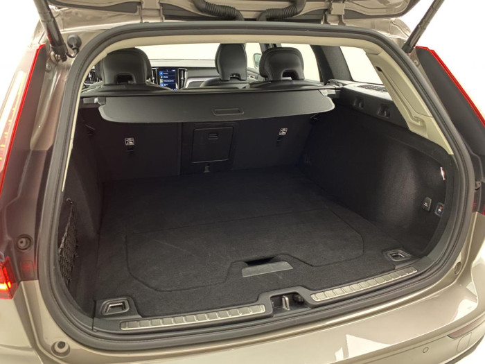 Volvo V60 B4 MOMENTUM AUT REZERVACE 2.0 Momentum