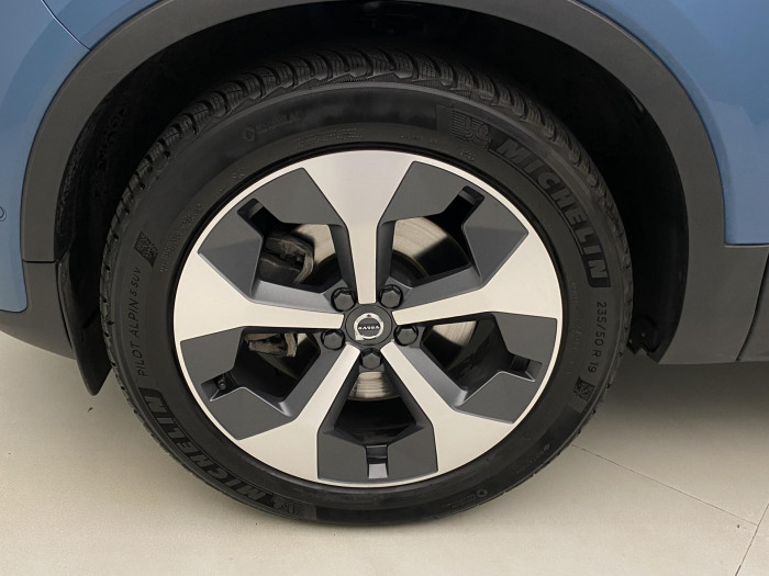 Volvo XC40 B5 AWD PLUS AUT REZERVACE