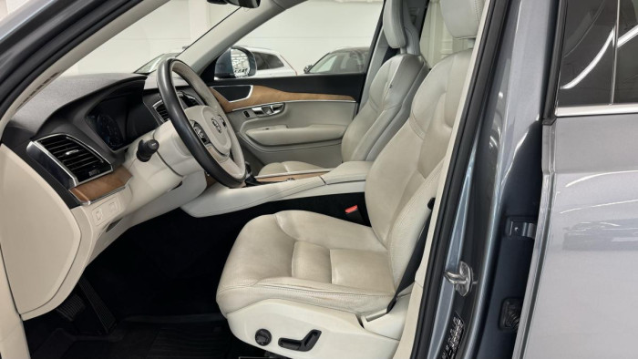 Volvo XC90 D5 AWD MOMENTUM AUT 2.0 d Momentum