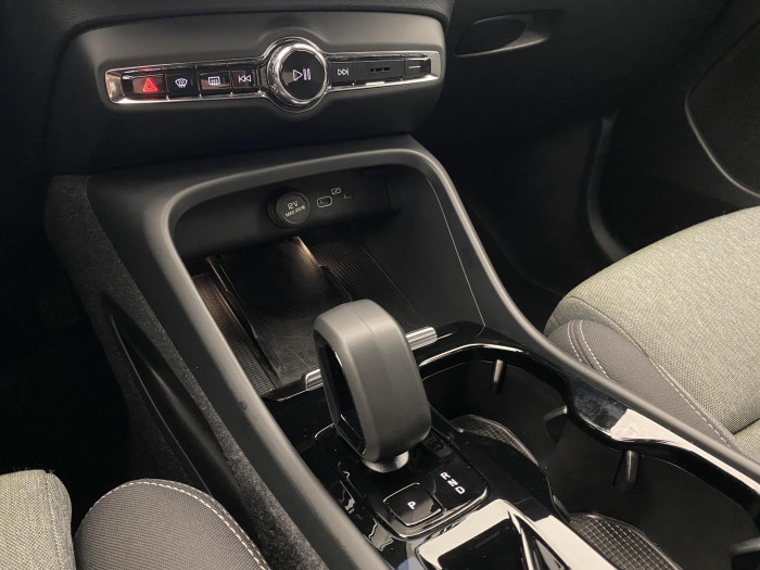 Volvo XC40 B3 DARK PLUS AUT CZ