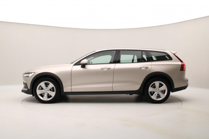 Volvo V60 CC B4 AWD MOMENTUM REZERVACE 2.0 CC CC Momentum