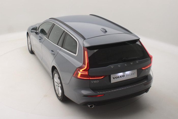 Volvo V60 B4 MOMENTUM AUT REZERVACE 2.0 Momentum