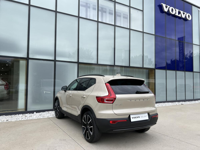 Volvo XC40 B4 AUT BLACK ULTRA