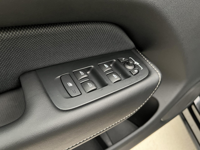 Volvo XC60 B5 AWD R-DESIGN AUT