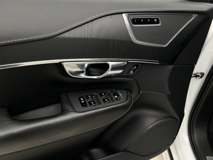 Volvo XC90 B5 AWD R-DESIGN 7MÍSTNÁ AUT