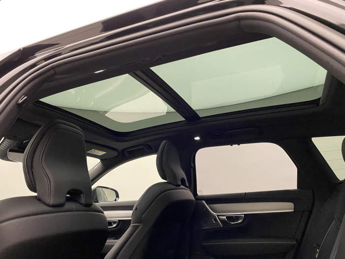 Volvo V90 B5 ULTIMATE DARK AUT 1.maj