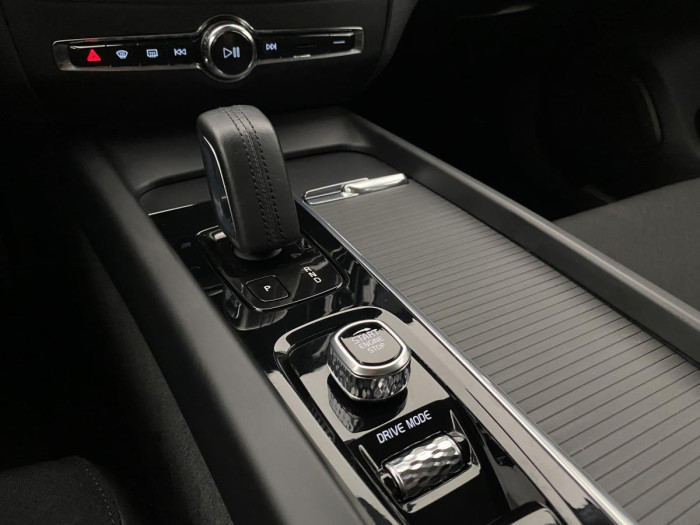 Volvo V60 B4 MOMENTUM AUT REZERVACE 2.0 Momentum