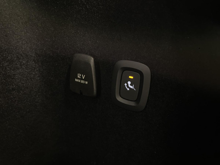 Volvo V60 B4 ULTIMATE DARK AUT REZERVACE