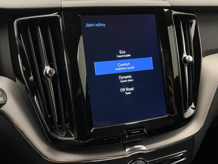 Volvo XC60 D4 AWD R-DESIGN AUT CZ 2.0 d